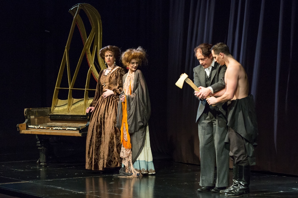 Skats no izrādes "Peldošie-ceļojošie. II daļa" // Foto – Gunārs Janaitis